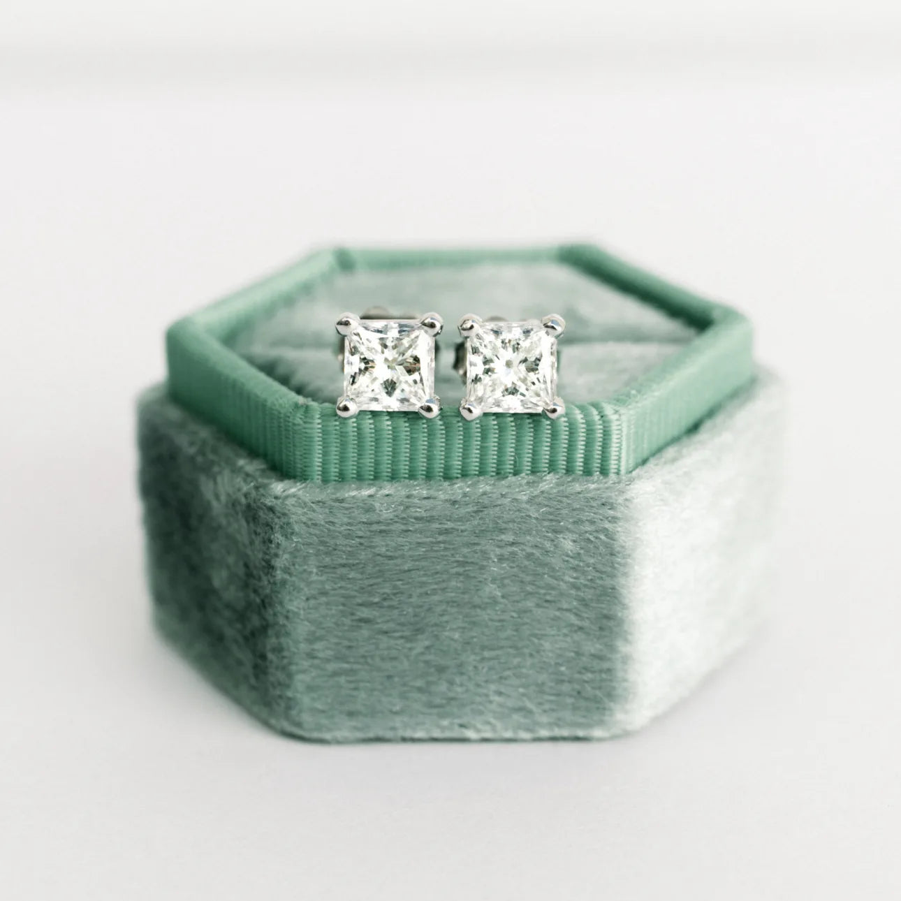 #Color_White Gold