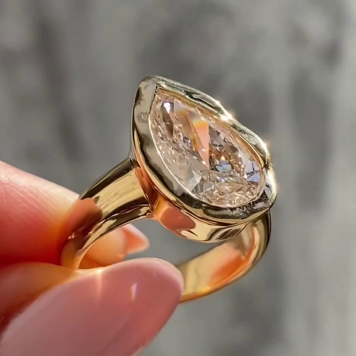 Pear 5.00ct Lab Diamond Bezel Engagement Ring | IGI DEF VVS–VS