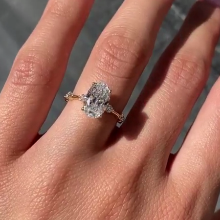 Oval 2.60tcw Lab Diamond Ring | IGI Certified | Accent Stones | D-E-F Color | VVS–VS