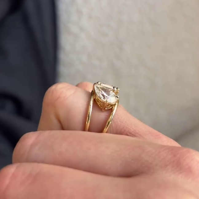 Pear And Asscher 3.00tcw Lab Grown Diamond Toi et Moi Wave Band Engagement Ring, D-E-F Color, VVS-VS Clarity