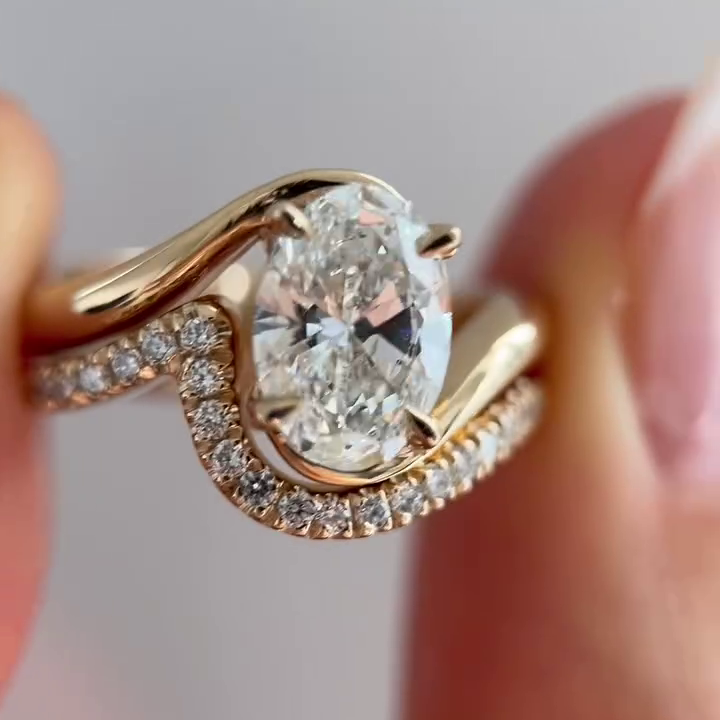 Oval 2.50tcw Lab Grown Diamond Bypass Set Engagement Ring With Band, D-E-F Color, VVS-VS Clarity