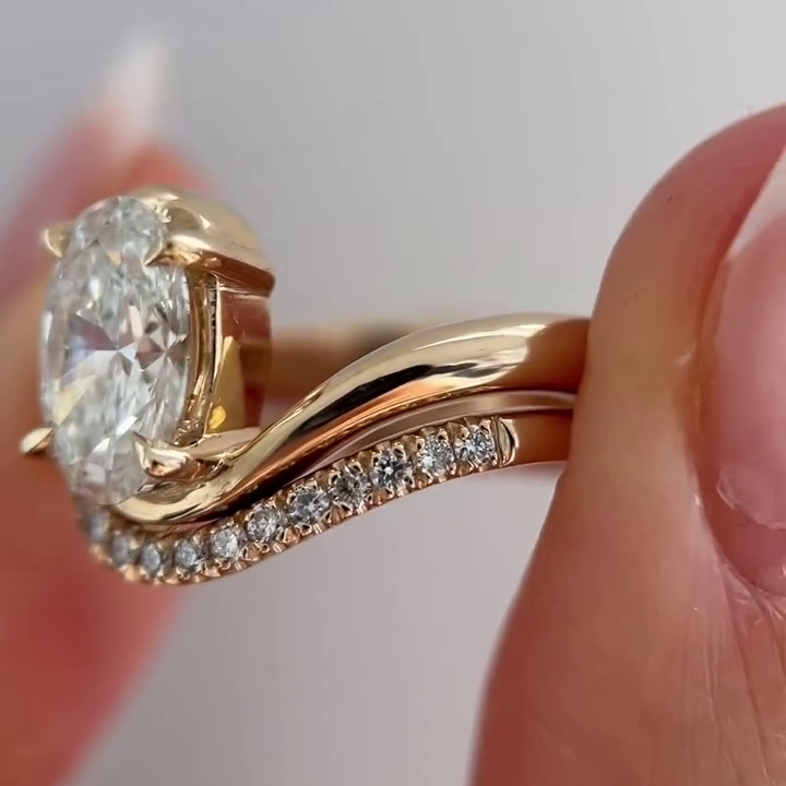 Oval 2.50tcw Lab Grown Diamond Bypass Set Engagement Ring With Band, D-E-F Color, VVS-VS Clarity